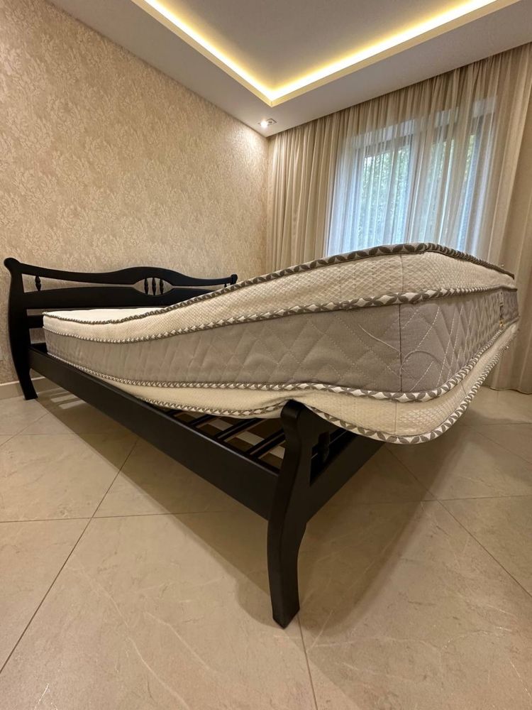 Кровать с матрасом 180/200