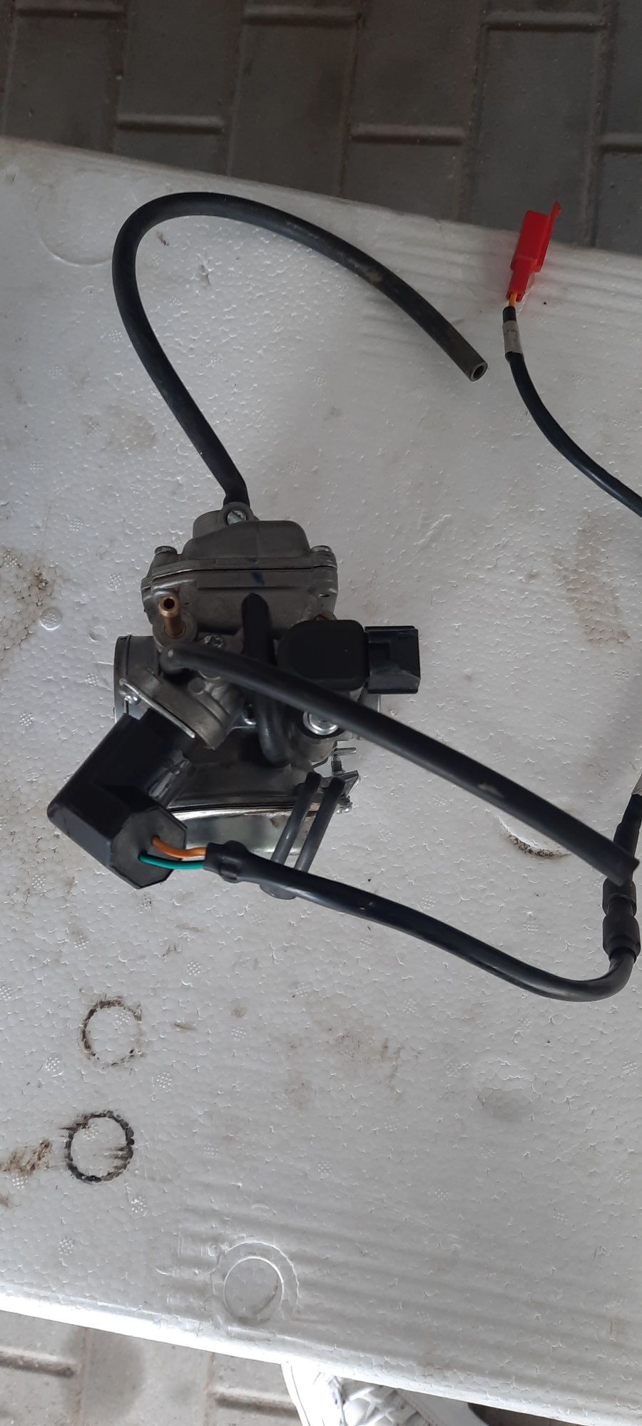Sprzedam gaźnik elektroniczny 4T 50CCM
