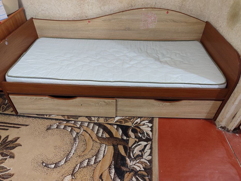 Продам ліжко одно спальне з матрацом
