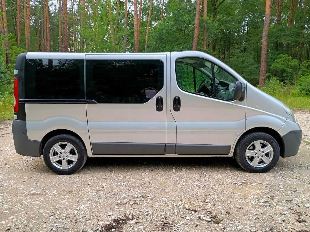 Vivaro 2,0 CDTI Klima 9- Osobowy Hak Skrzydełka EURO 5 Zarejestrowany