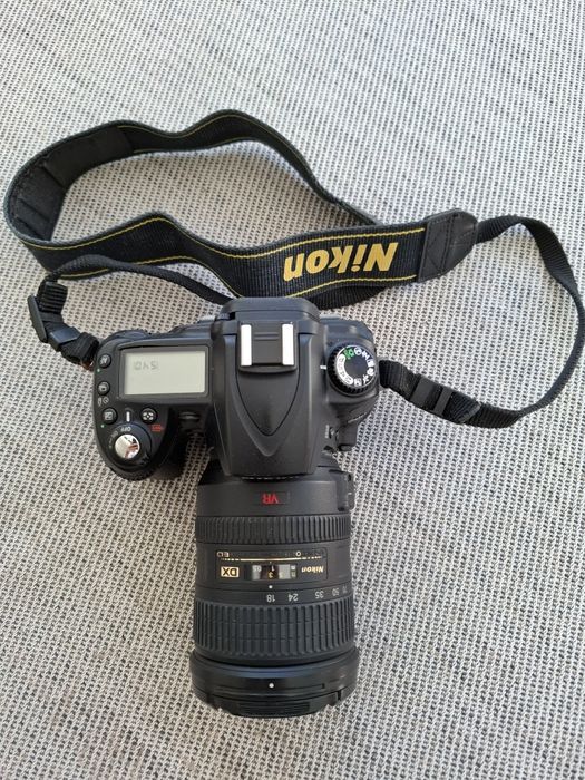 Nikon D90 + Objectiva Nikon F 18-200mm f/3.5-5.6 + Bolsa Lowepro