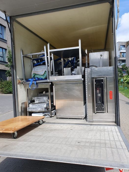 Tanie przeprowadzki Transport mebli Montaż Utylizacja