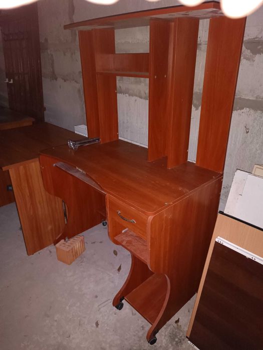 Офисная мебель: столы, стулья, тумбы, шкафы, сейфы и пр.