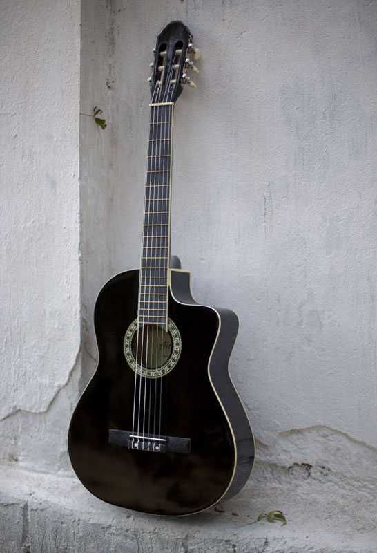 Класична гітара ALMIRA CG-1702С з вирізом на корпусі (набор)