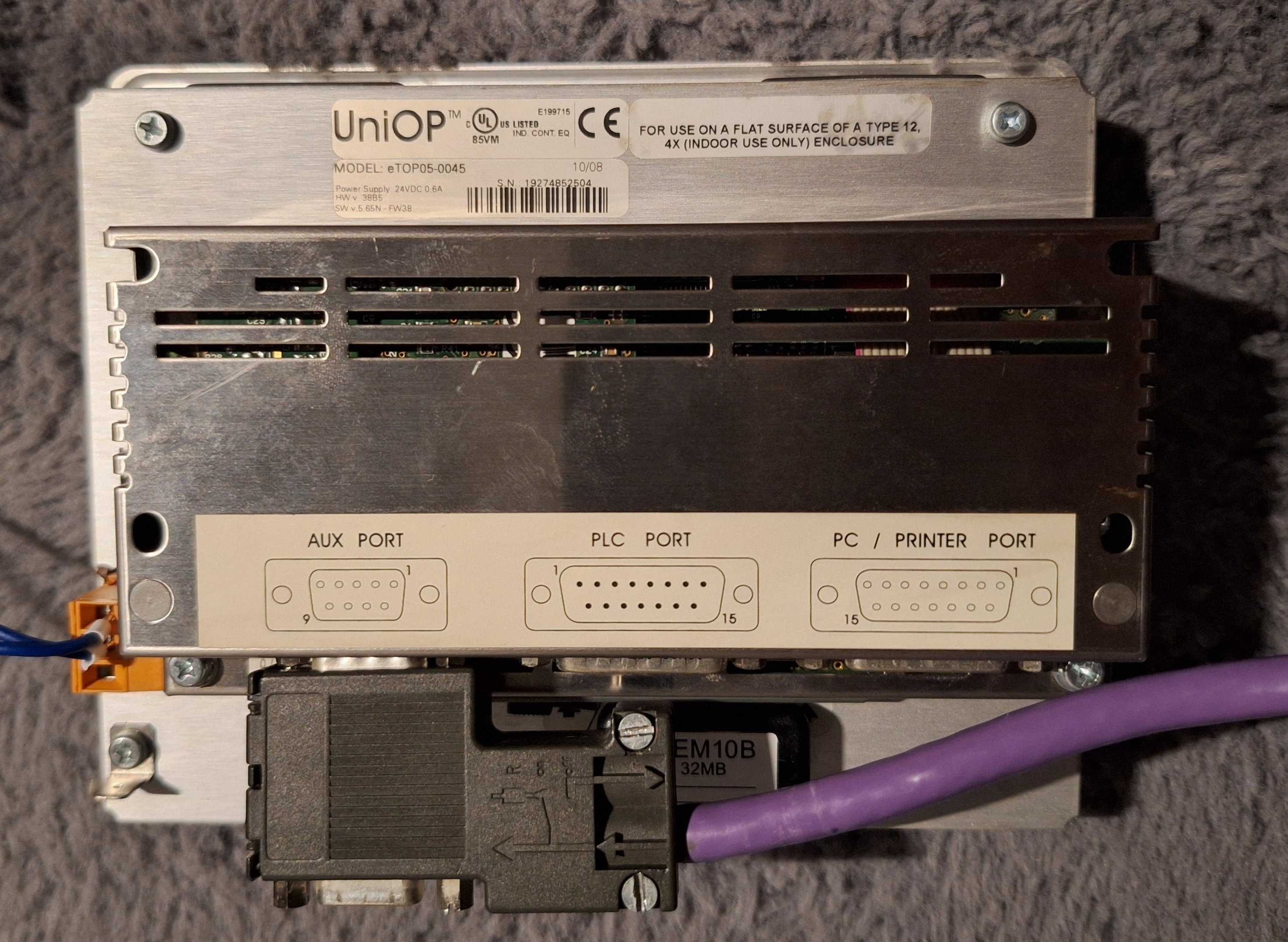 Panel Operatorski UniOP eTOP05 z Modułem Profibus i Kartą 32MB