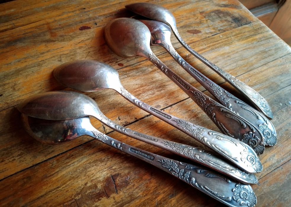 Хорошее состояние! Ложки мнц чайные в коробке! Мнц СССР!