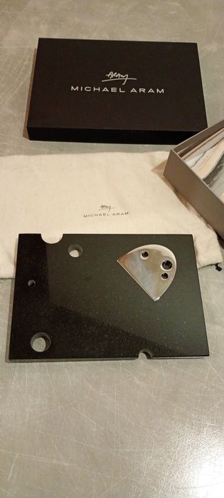 Доска кухонная  Michael Aram и нож для сыра