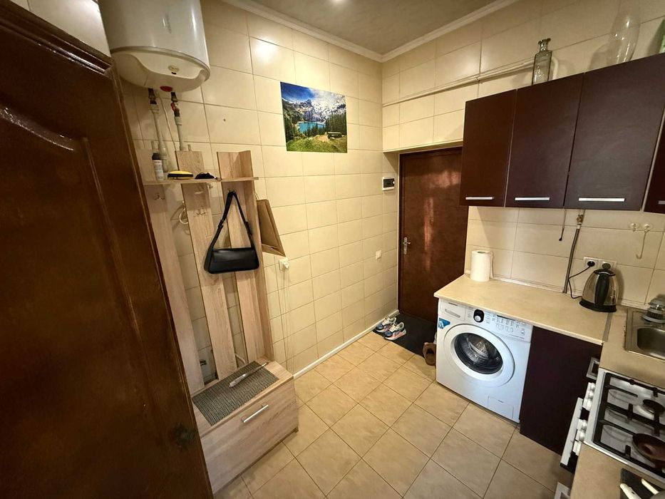 Класна маленька однокімнатна квартира з ремонтом!!