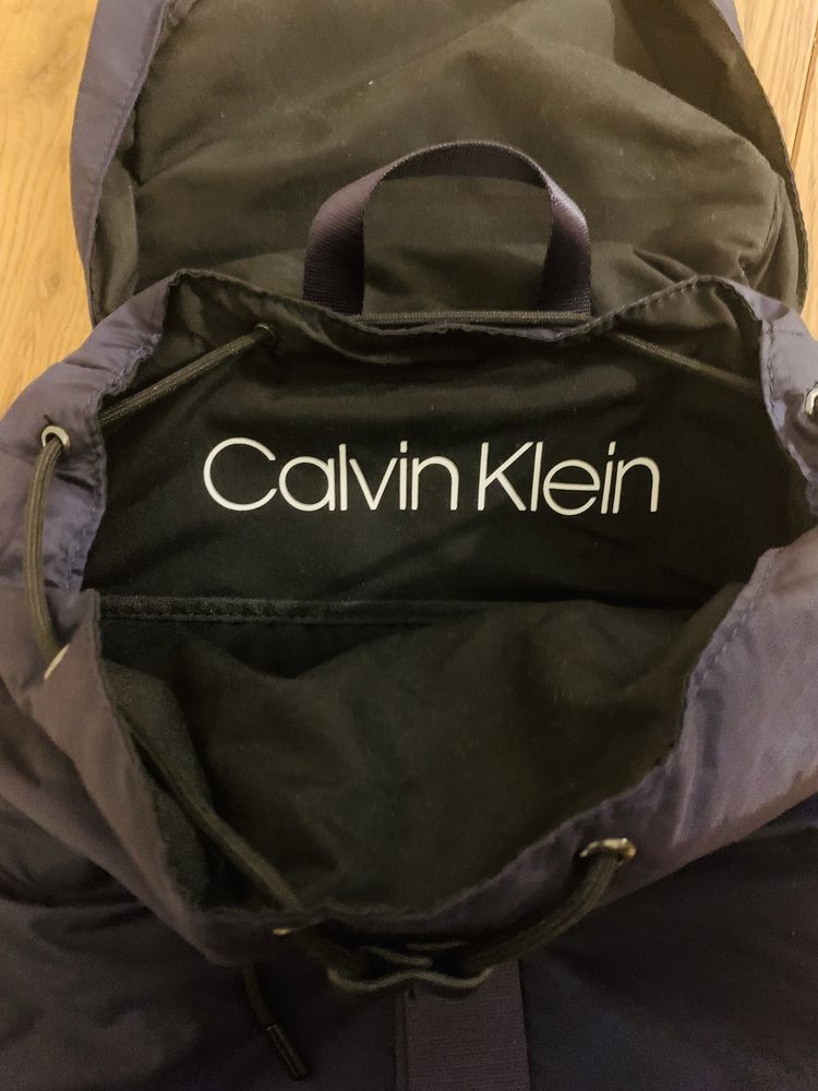 Plecak z kieszonką na laptopa calvin klein jak nowy!