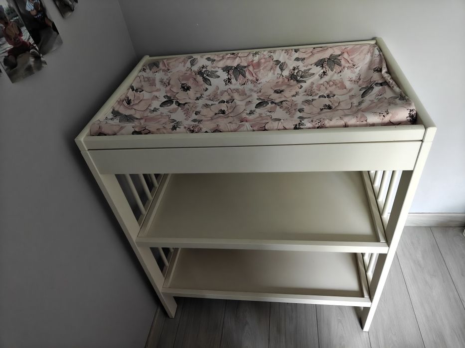 Przewijak z półkami