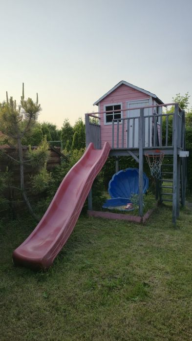 Domek ogrodowy ze zjeżdżalnią