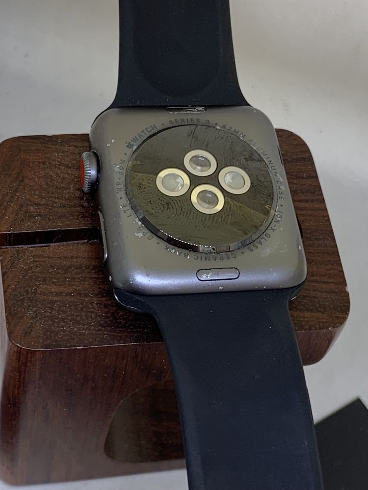 Оригінальні  Apple Watch Series  3 42 mm чорні