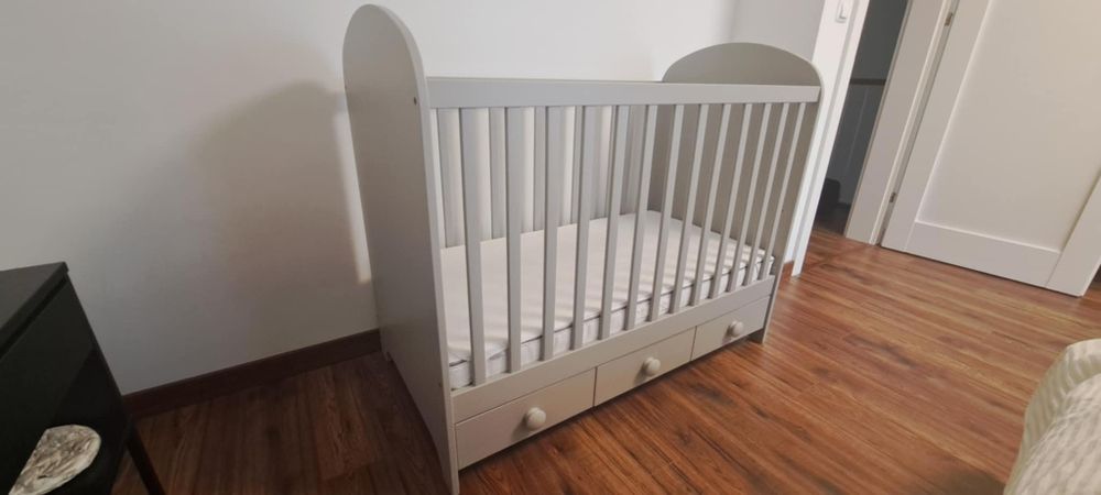 Łóżeczko gonatt szare szuflady materac