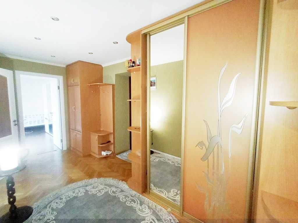 Продам 3к 71м Березняки Дніпровська набер 13 Цегляний Видовий Будинок