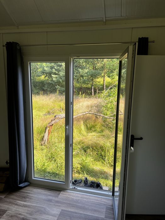 Działka budowlana pod lasem z domkiem letniskowym całorocznym