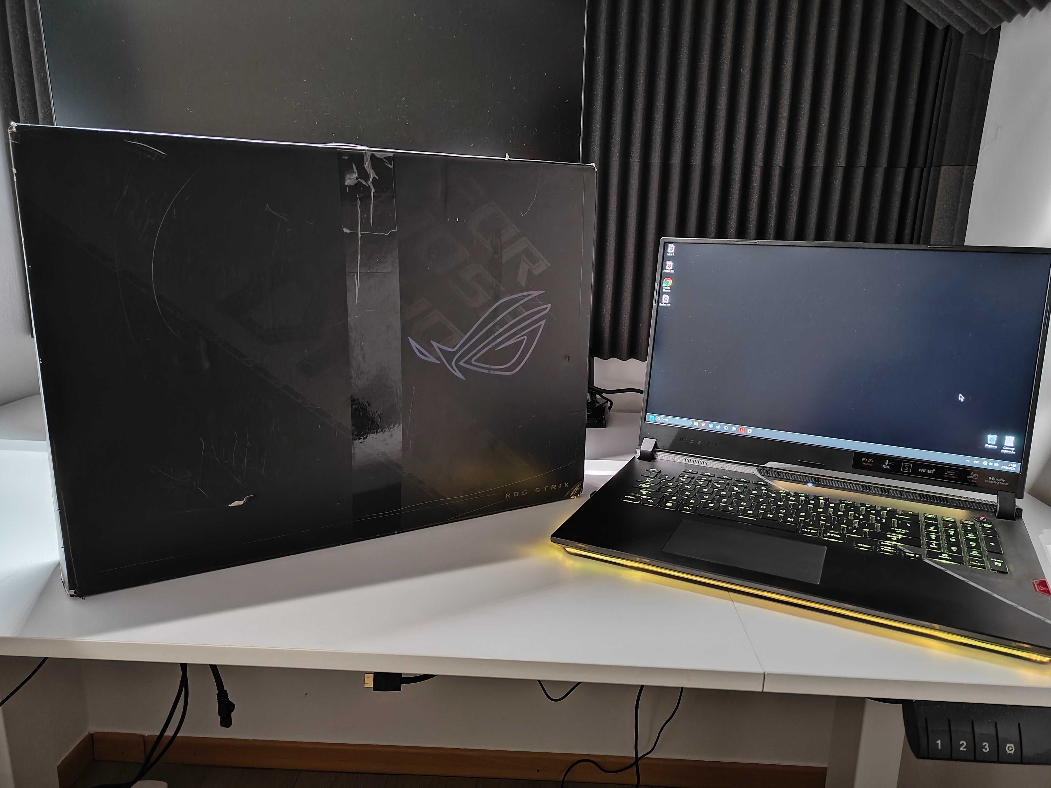Ноутбук Asus ROG strix g733zw