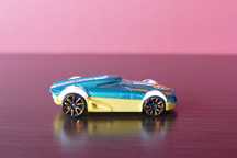 Hot Wheels autko "Resorak" BDD12 2013 rok