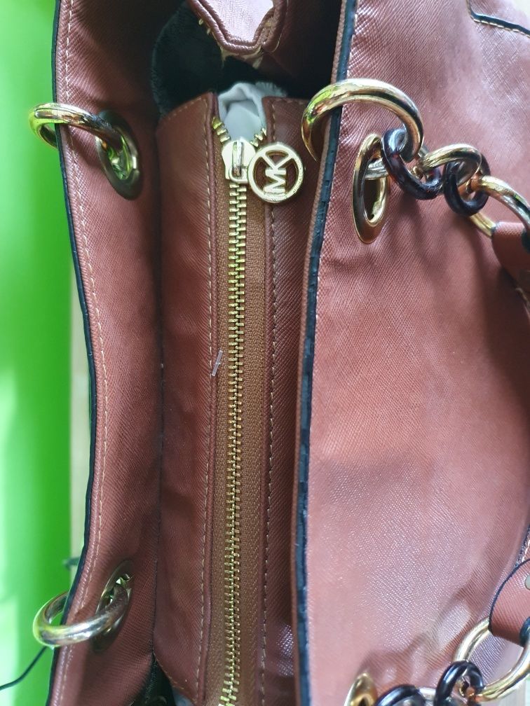 Michael Kors - Sprzedam tanio oryginalna torebkę kuferek l