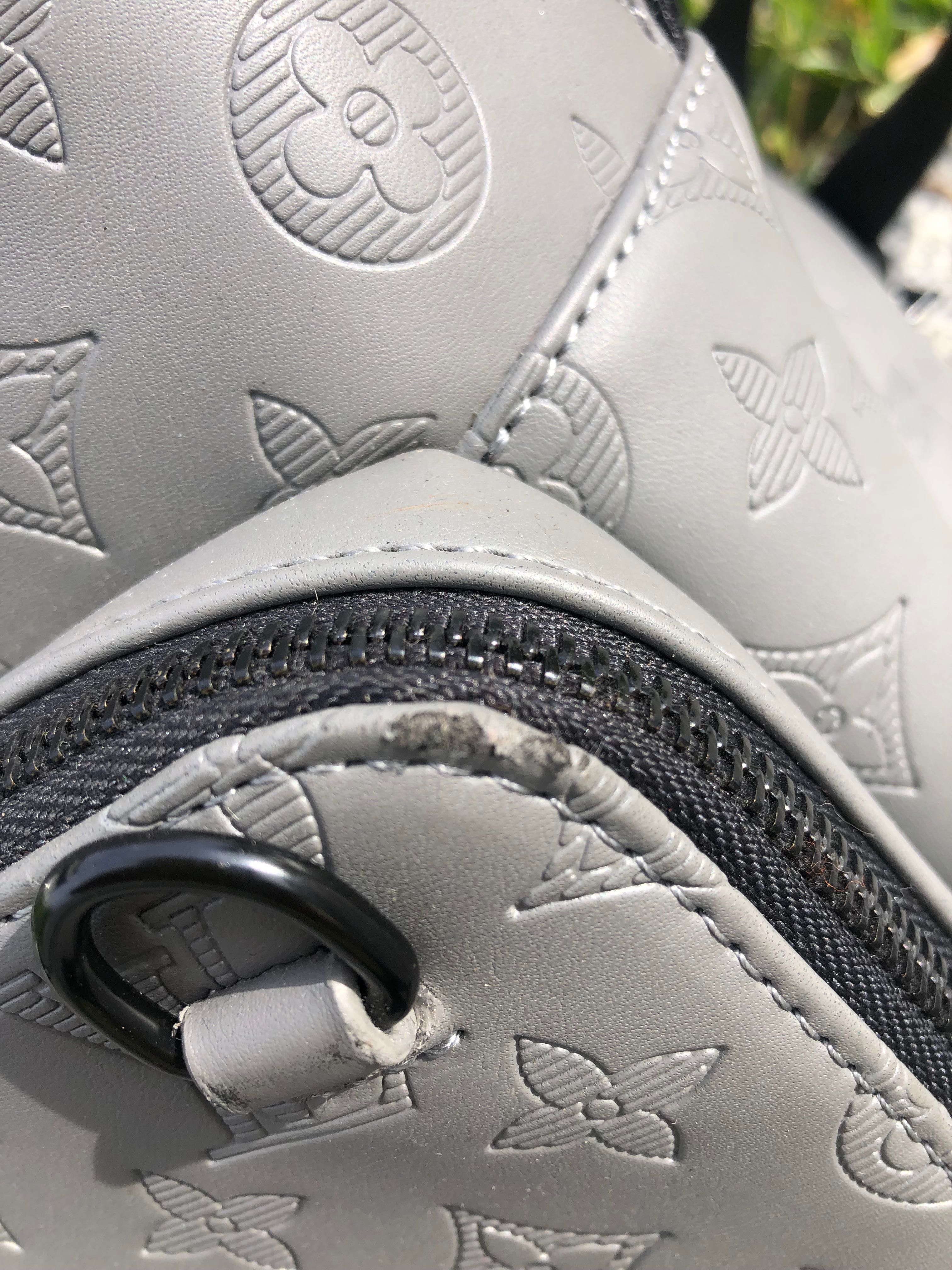 Mochila LV cinza