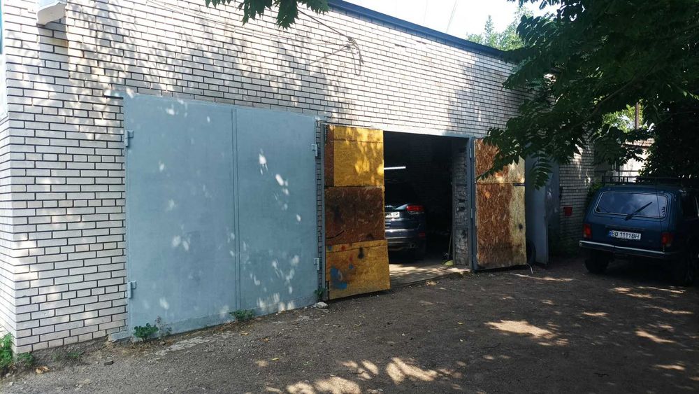 Продам  бокс 68м.кв.+гараж 25м.кв.Приватна власнiсть.