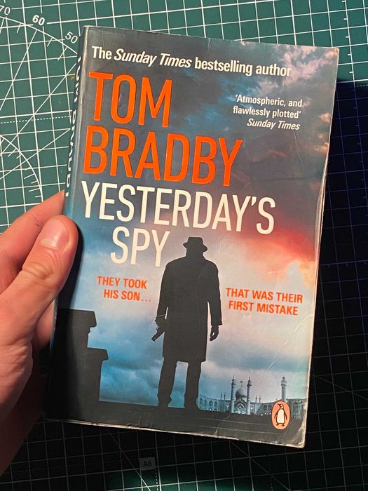 Детектив Yesterday’s Spy, книга англійською