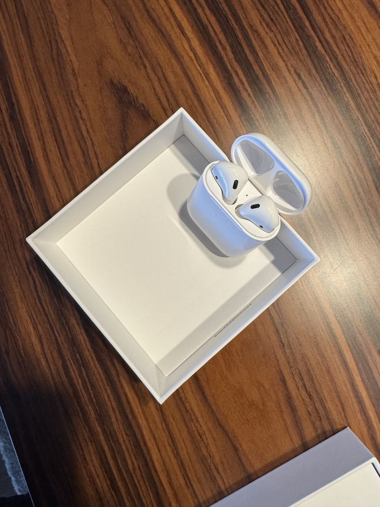 AirPods com caixa de carregamento