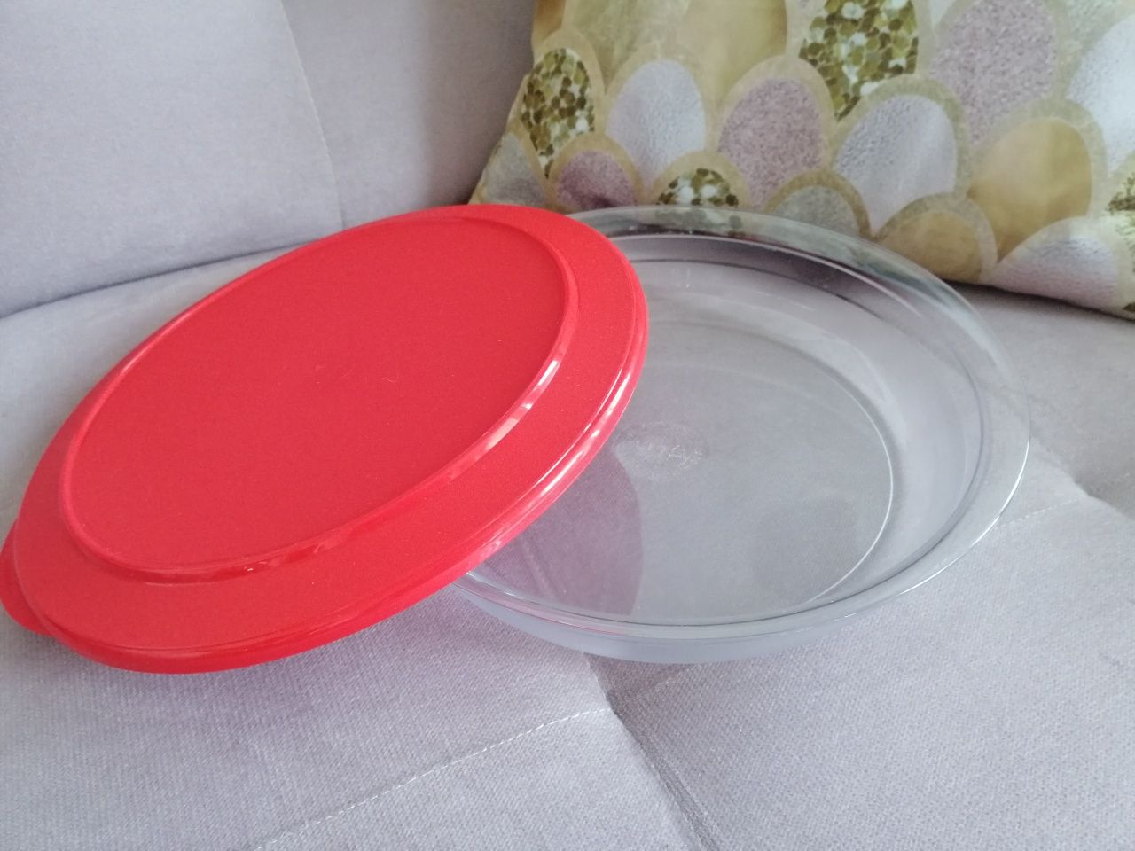 Pojemnik perła stołowa 1.3 l czerwona z kolekcji Tupperware - NOWA