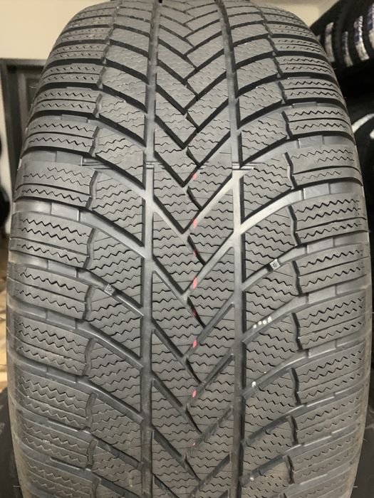 255/55/18 109V Bridgestone BLIZZAK LM005