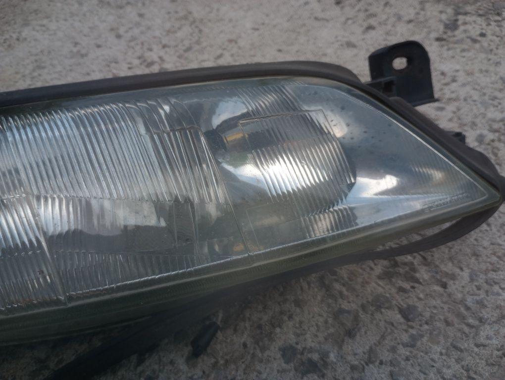 Opel Vectra B przed lift lampa prawa prawy przód