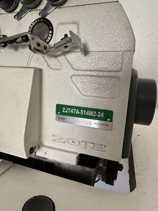 Продам промышленный четерех ниточный оверлок ZOJE