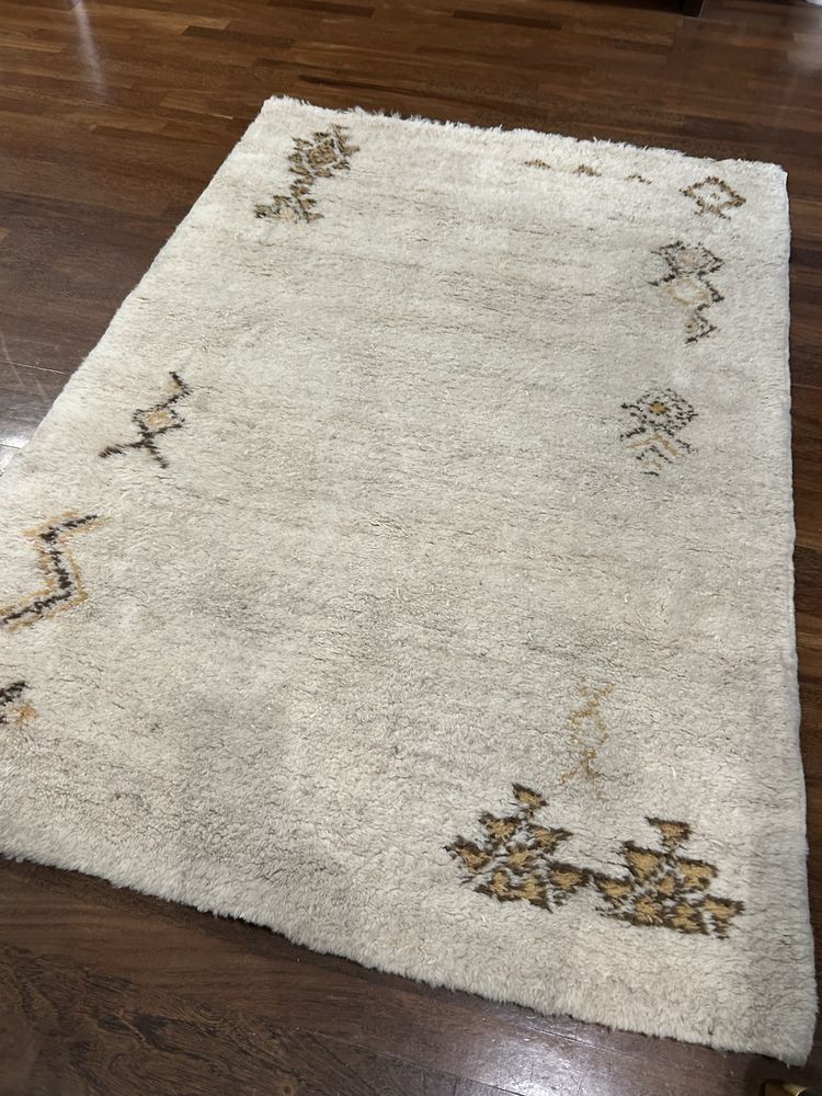 Tapete oriental, berber, feito à mao em pura lã. Lavado. 175x120