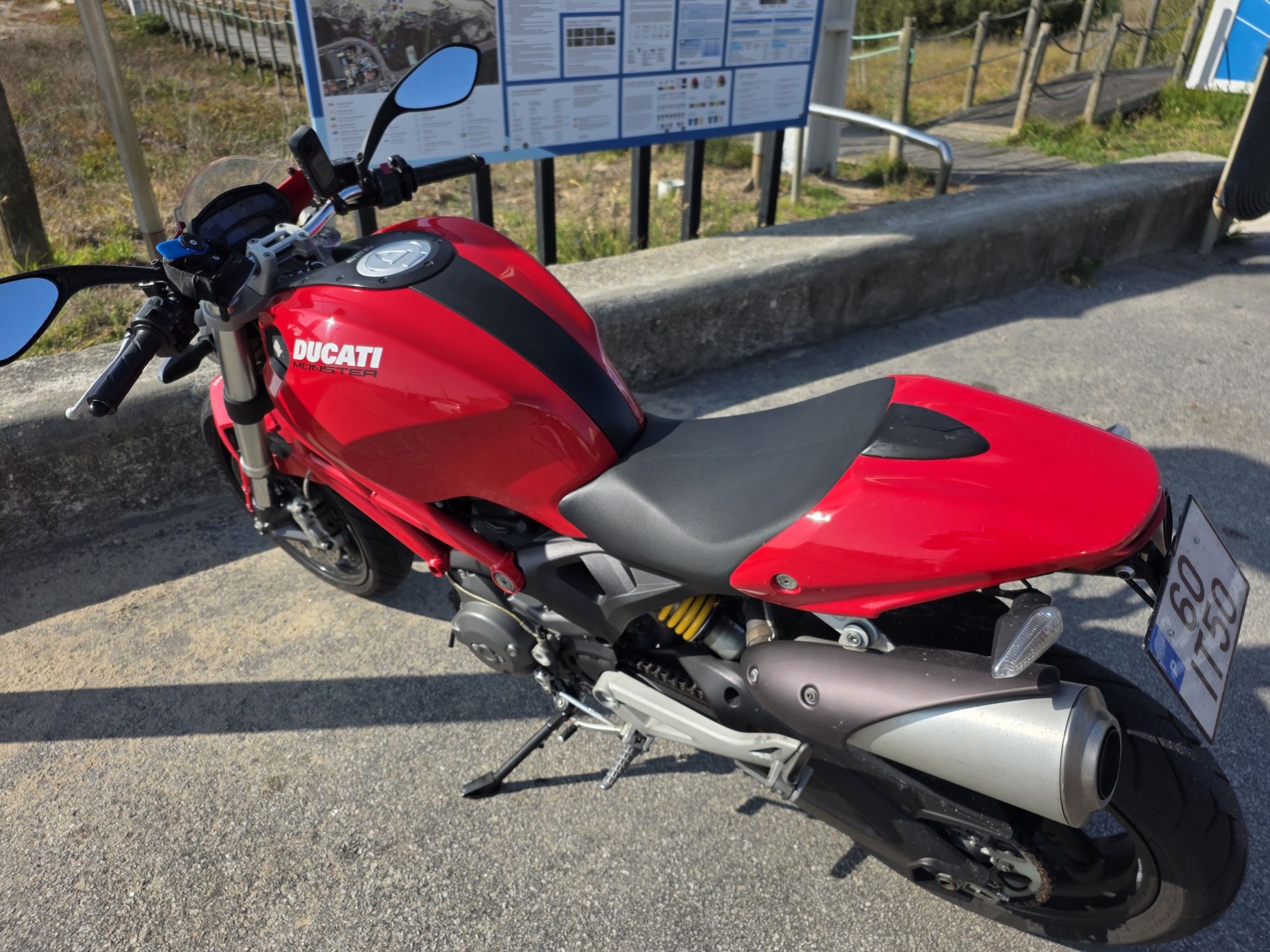 Ducati moster 696
