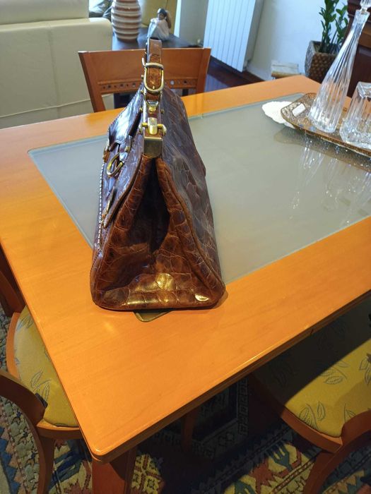 Carteira em 100% Pele Genuína (Apenas Contacto Telefónico/SMS)