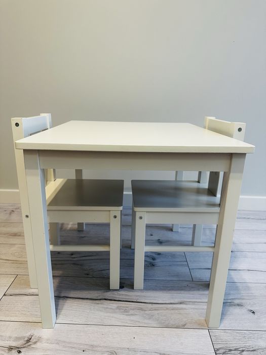 Stolik z dwoma krzesełkami dla dzieci Kitter IKEA
