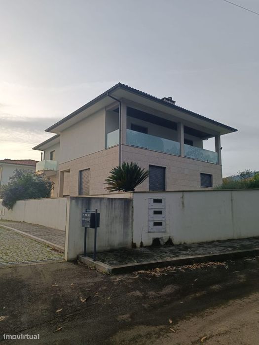 Moradia T4 | São Salvador do Campo