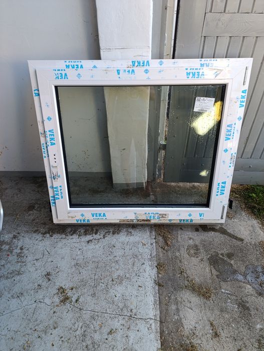 Nowe okno VEKA  plastik 117x100 prawe