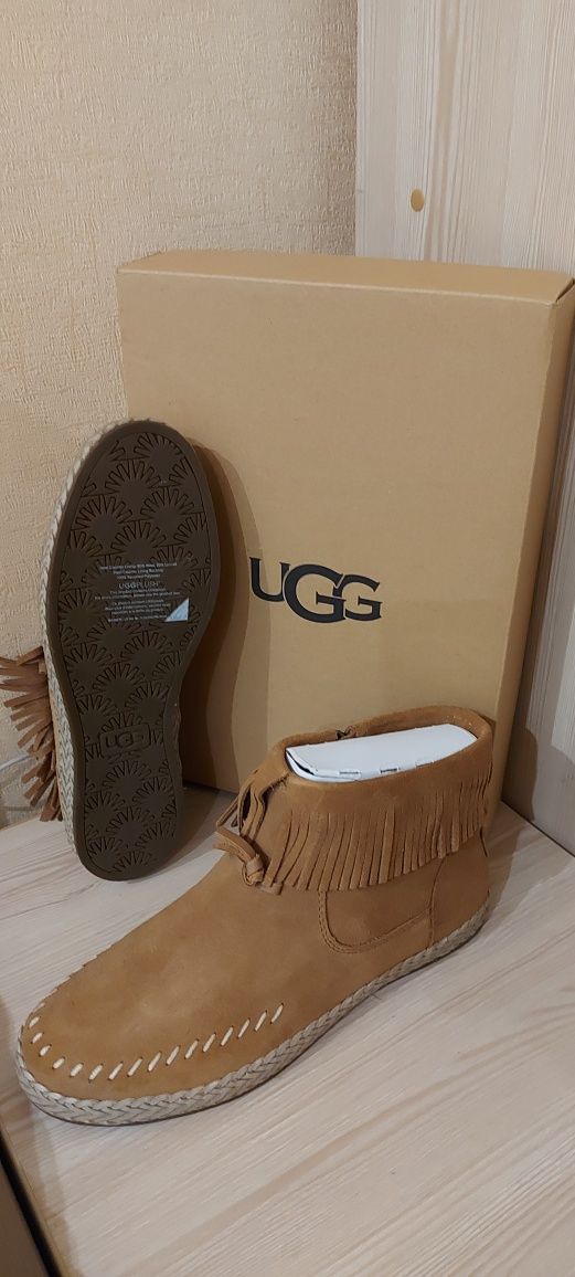 Ботінки UGG kennadi