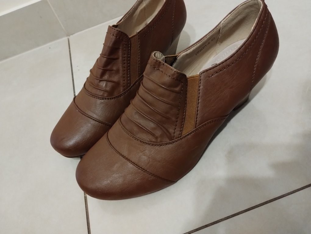 Buty półbuty czółenka rozmiar 40