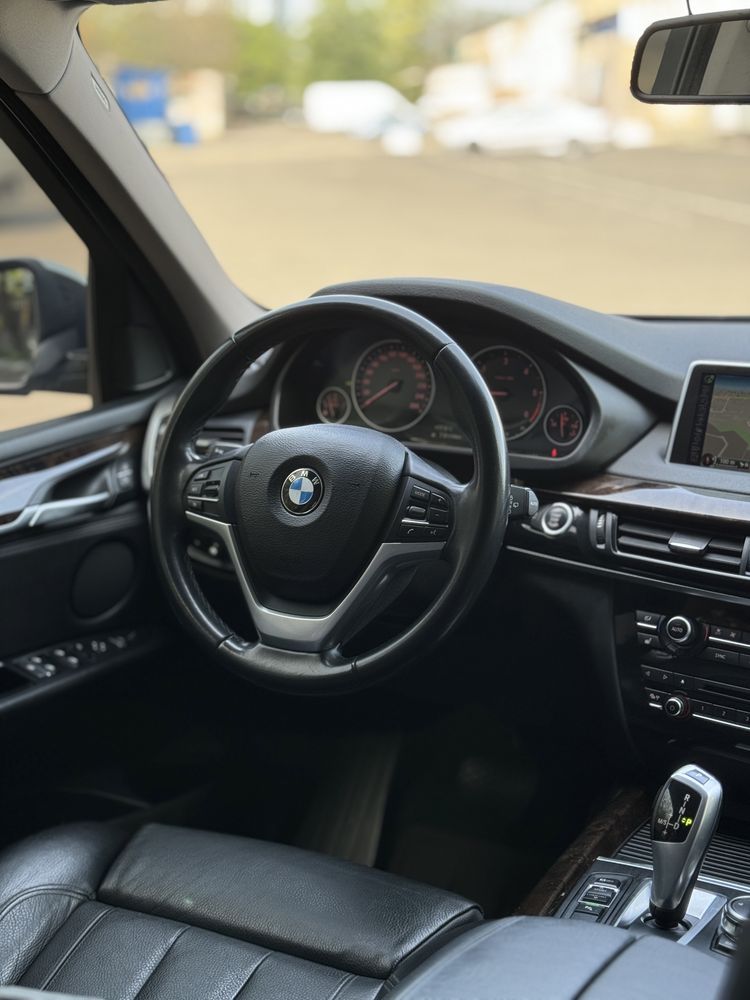 Продам BMW X5 2015 года xDrive 25D