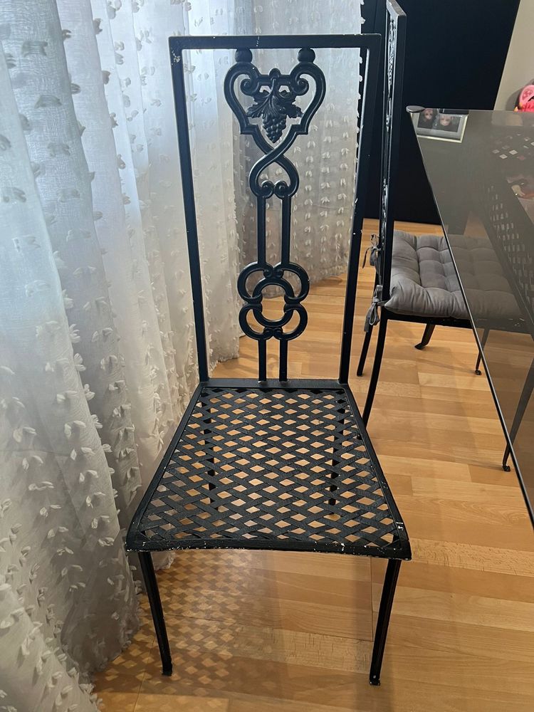 Mesa de ferro com tampo de vidro
