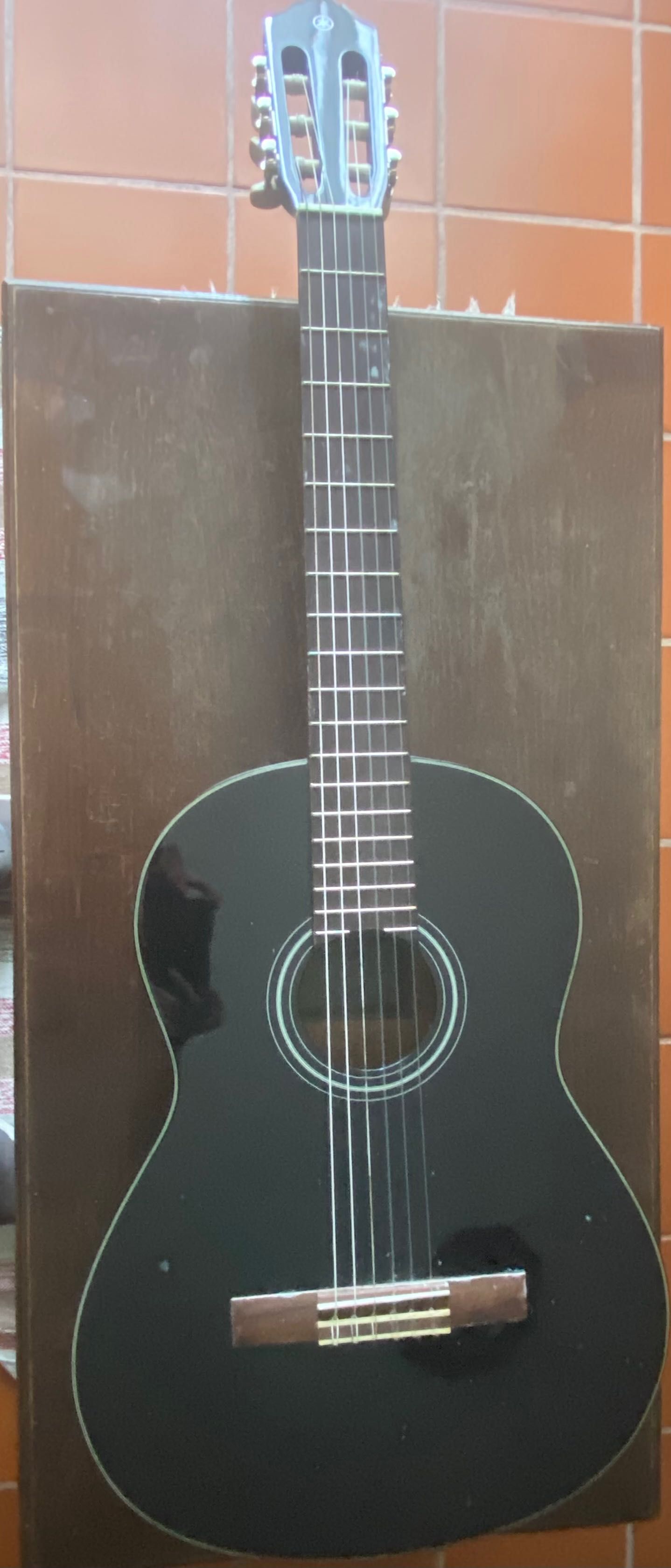 Guitarra Yamaha + saco - 100 euros