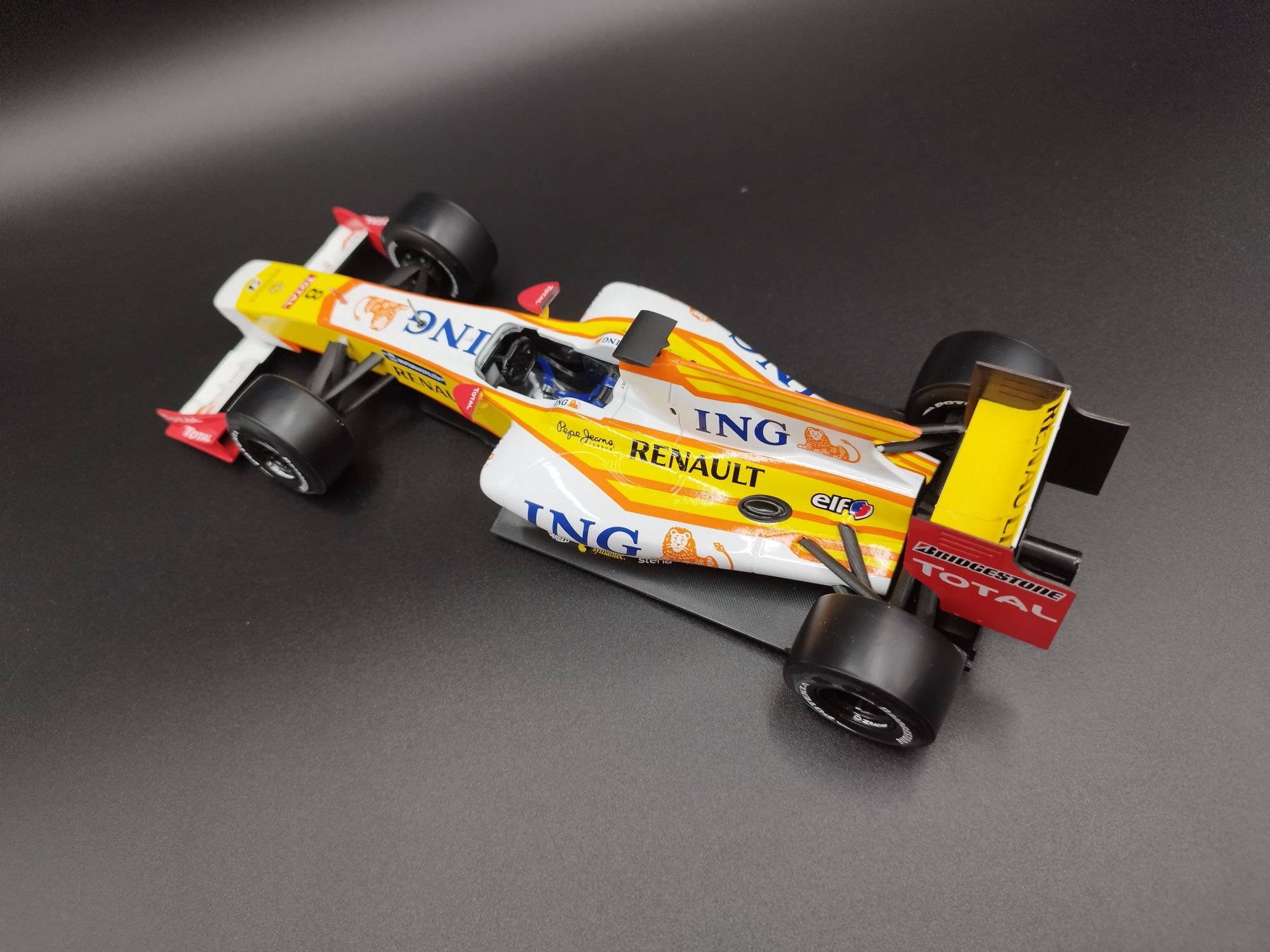 1:18 Norev F1 Team ING Renault R29 Piquet model