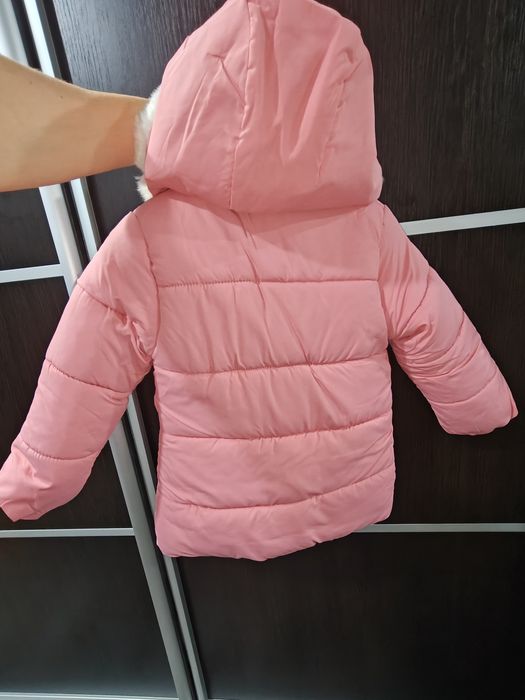 Зимова куртка на дівчинку