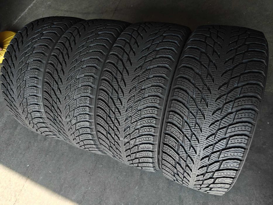 R18 235 40 шини фінки зимові Nokian HakkapeliittaR3 агресивні арктичні