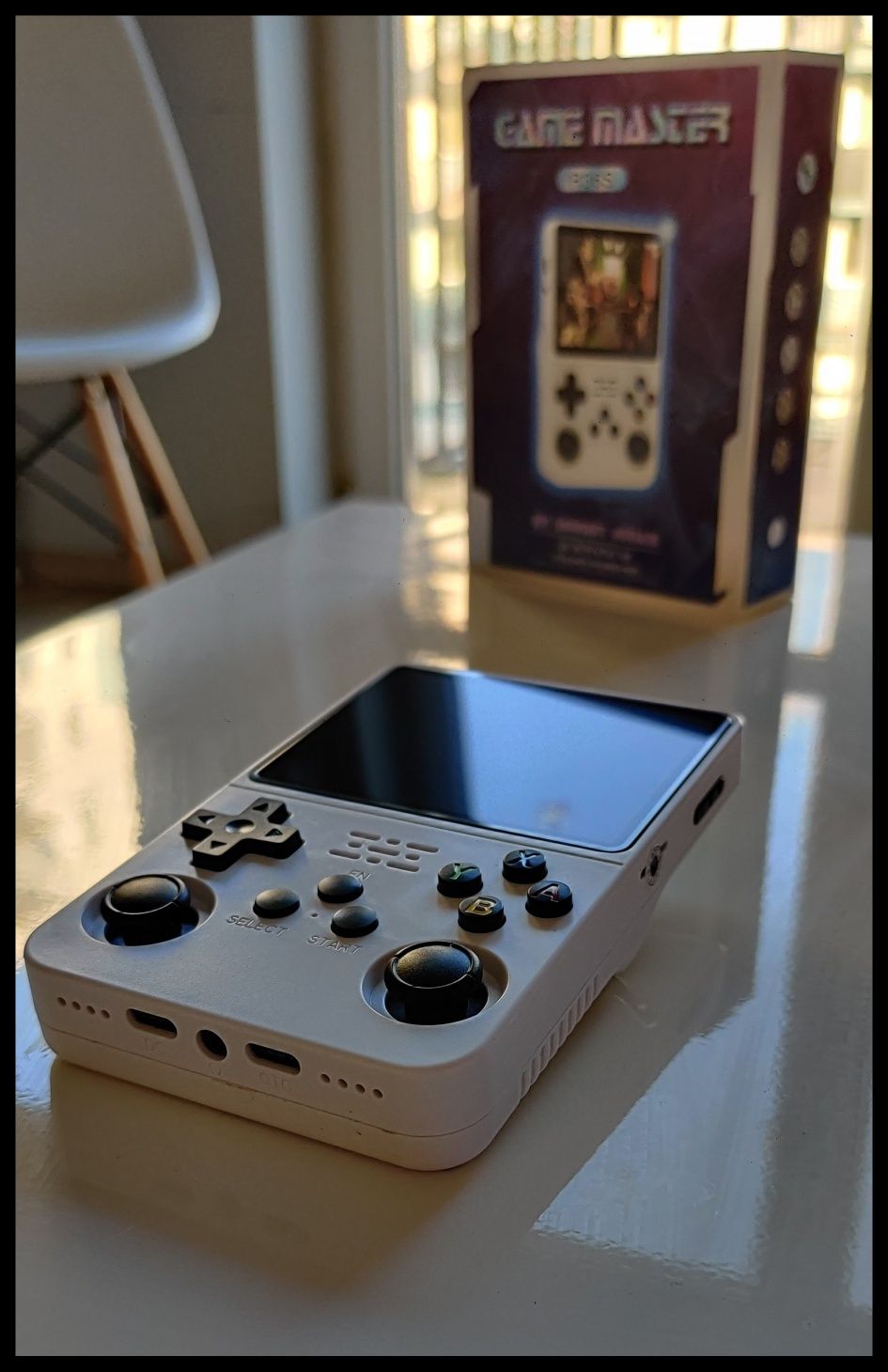 NOWA Retro Konsola 15.000 gier z 18 konsol w obudowie GameBoy'a