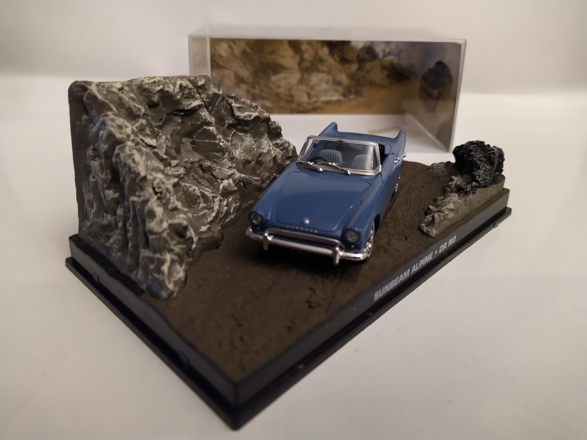 Sunbeam Alpine James Bond wersja bez figurki Skala  1:43