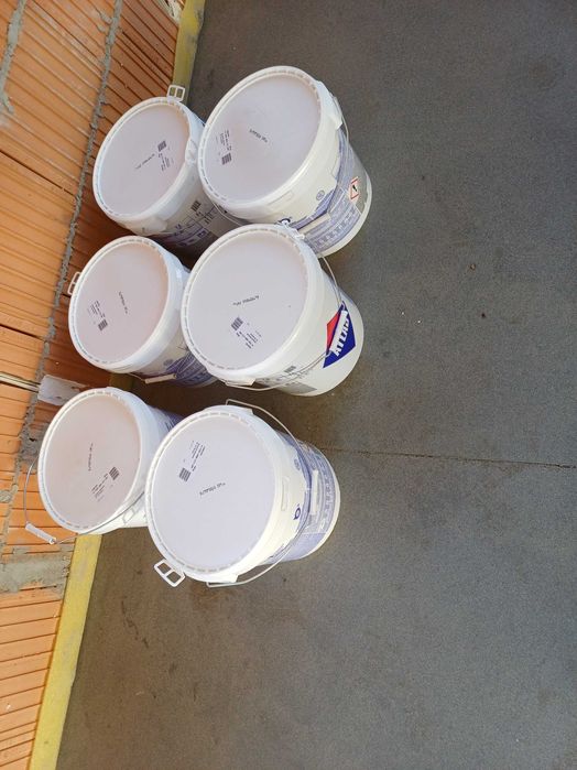 Tynk akrylowy y Atlas