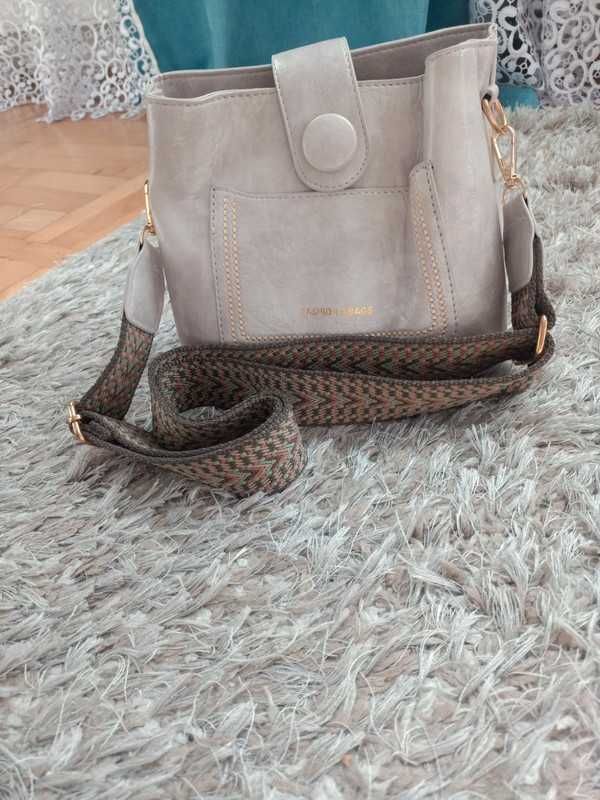 Beżowa torebka listonoszka fashion