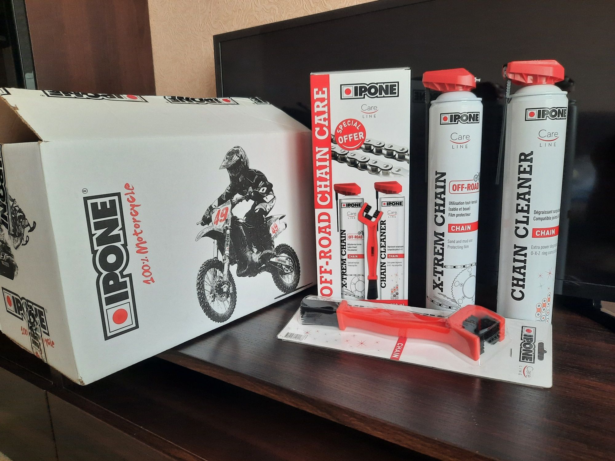 Комплект для цепи IPONE OFF-ROAD CHAIN CARE Смазка + Очиститель+ Щетка