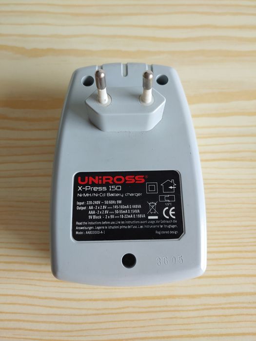 Carregador de Pilhas AA, AAA ou 9V Block - como NOVO